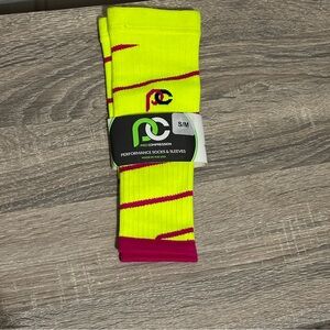NWT‎ Pro Compression Unisex Raspberry Swirl Calf Sleeves Size S/M